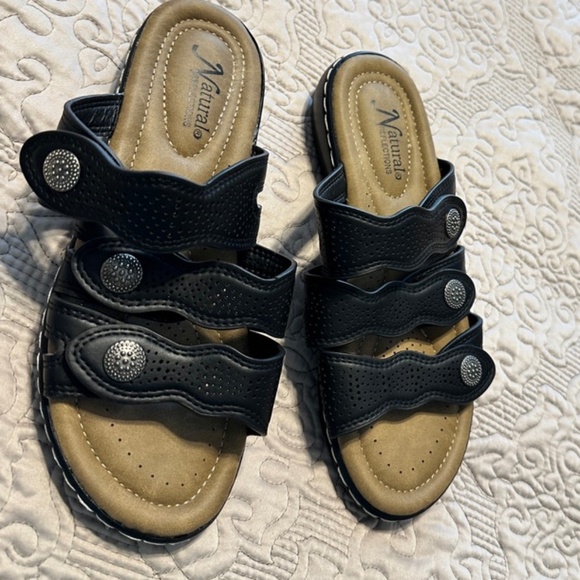 CLOSET CLEAR OUT! Natural Reflections 1" Wedge Sandals, comfy cushioned footbed! - Picture 2 of 6